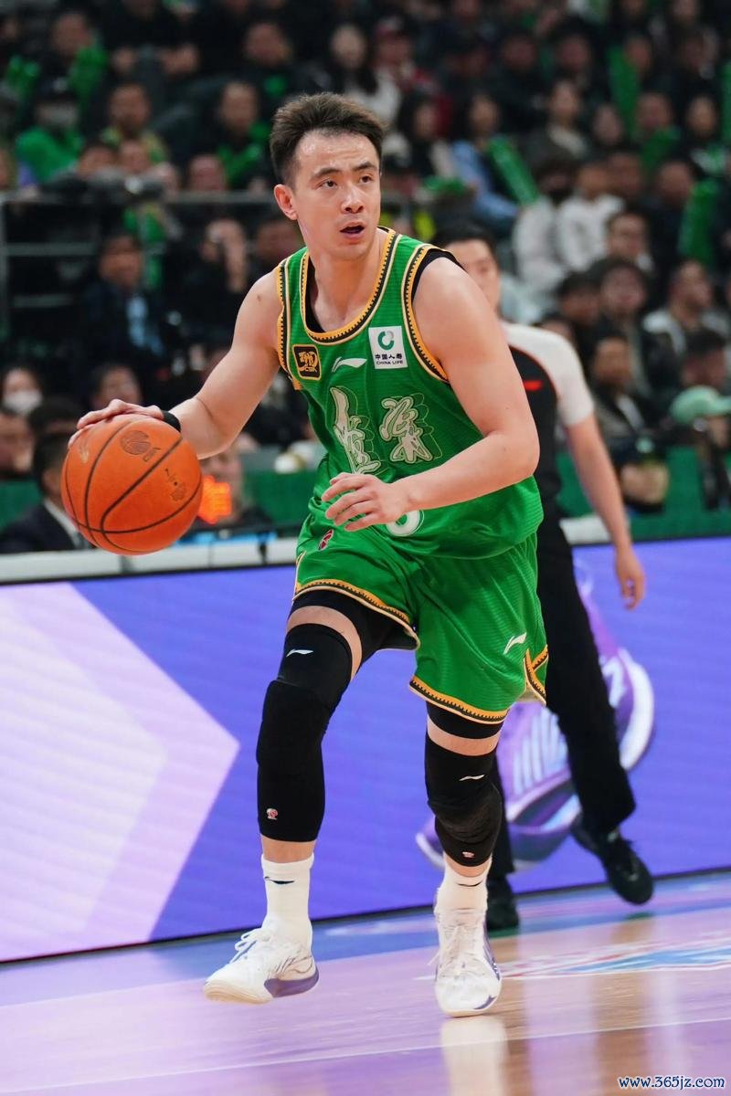 赵继伟15+11弗格狂砍42分 辽宁逆袭江苏 天津击败宁波