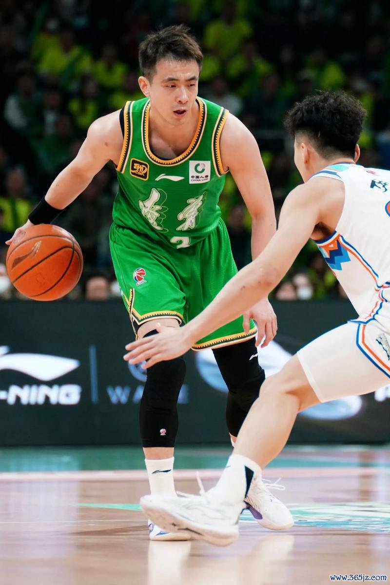 赵继伟15+11弗格狂砍42分 辽宁逆袭江苏 天津击败宁波