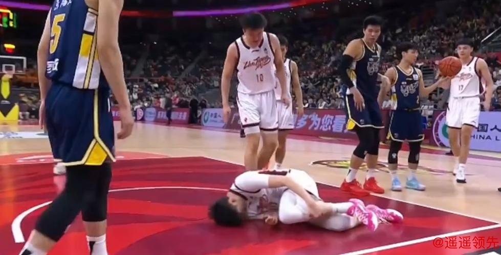 CBA-约克超远压哨三分绝杀 广东加时惜败浙江