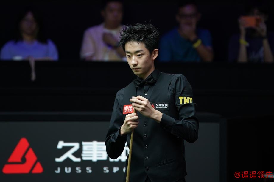 [图]吴宜泽6-2斯佳辉 晋级上海大家赛8强将战墨菲
